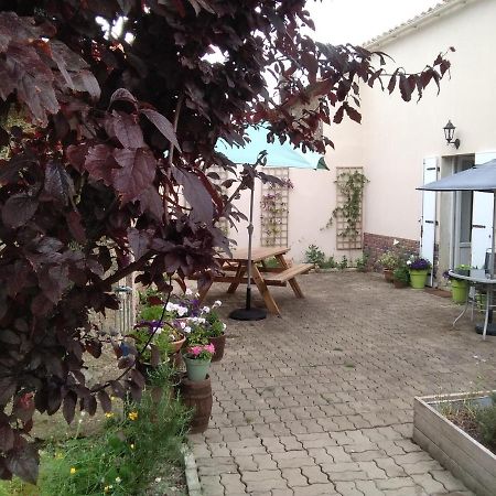 Les Tournesols Bed and Breakfast La Bernardiere Eksteriør billede